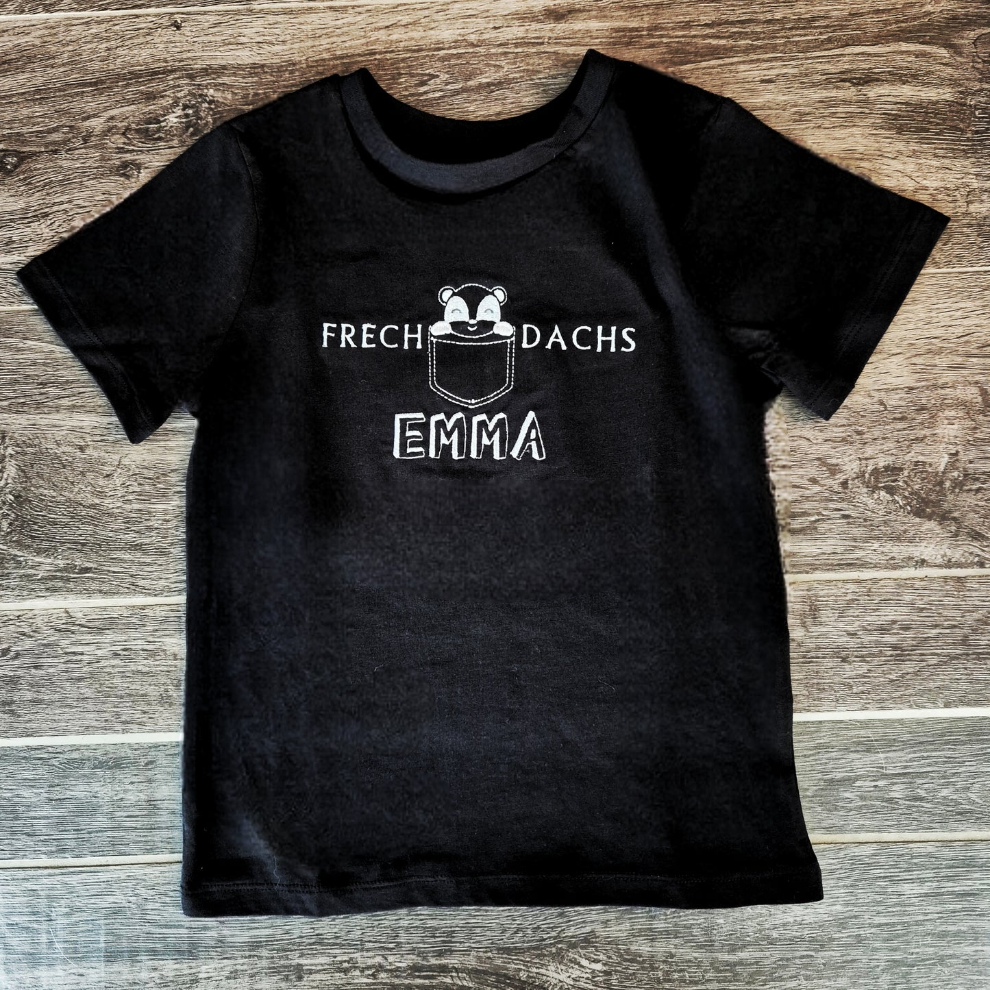 Kundenspezifisches gesticktes T-Shirt FRECHDACHS, personalisierbares Baby Shirt, Jungs - Mädchen, personalsierbares Geschenk