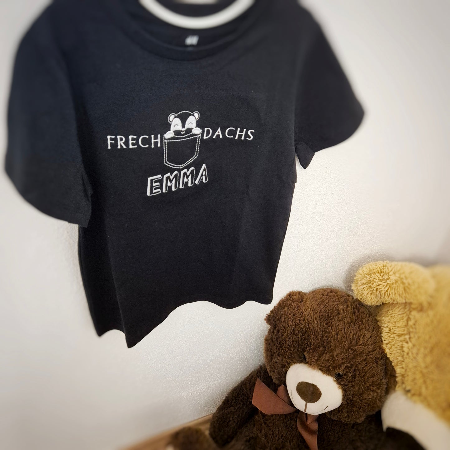 Kundenspezifisches gesticktes T-Shirt FRECHDACHS, personalisierbares Baby Shirt, Jungs - Mädchen, personalsierbares Geschenk