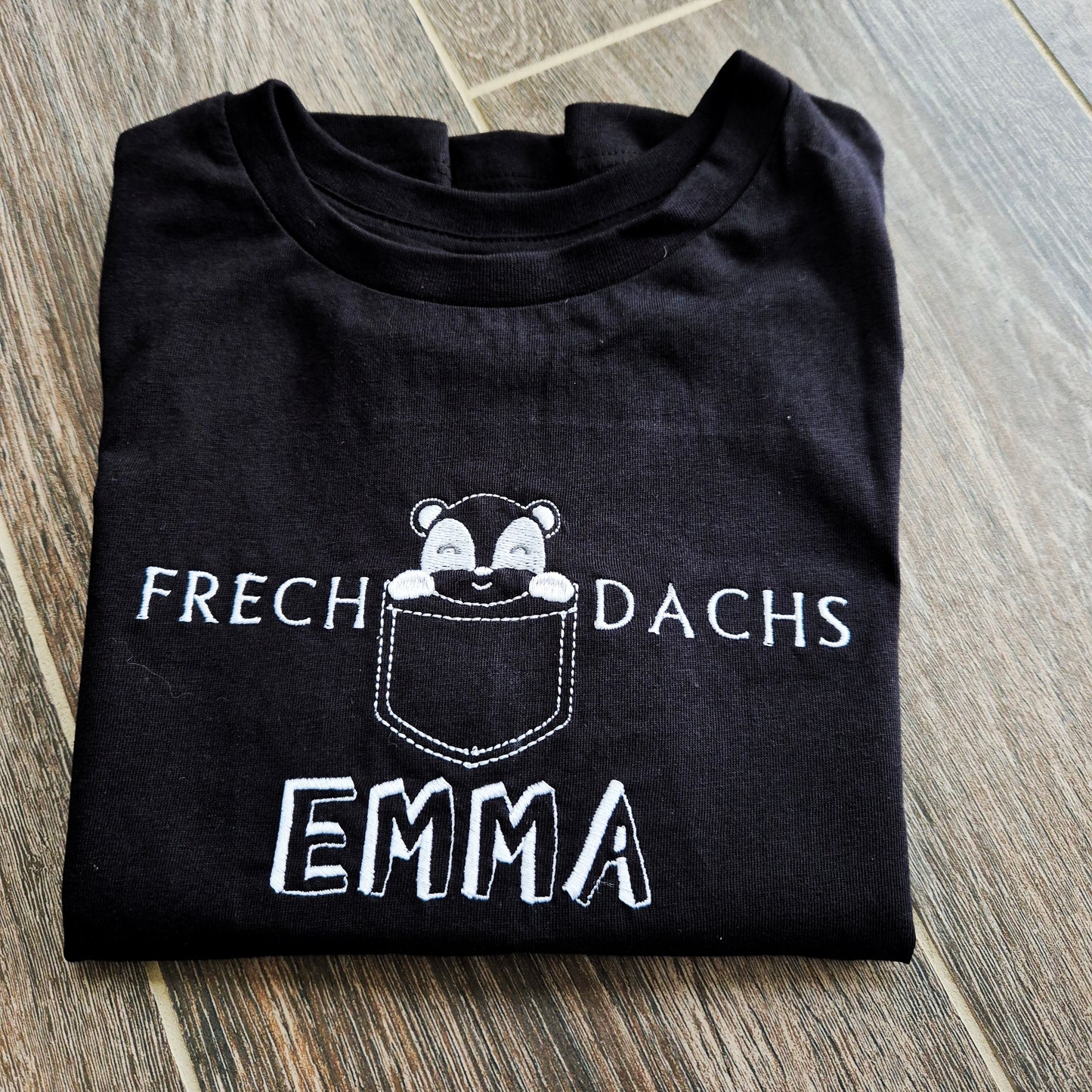 Kundenspezifisches gesticktes T-Shirt FRECHDACHS, personalisierbares Baby Shirt, Jungs - Mädchen, personalsierbares Geschenk