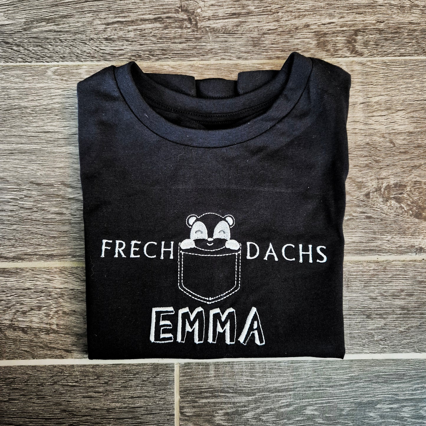 Kundenspezifisches gesticktes T-Shirt FRECHDACHS, personalisierbares Baby Shirt, Jungs - Mädchen, personalsierbares Geschenk