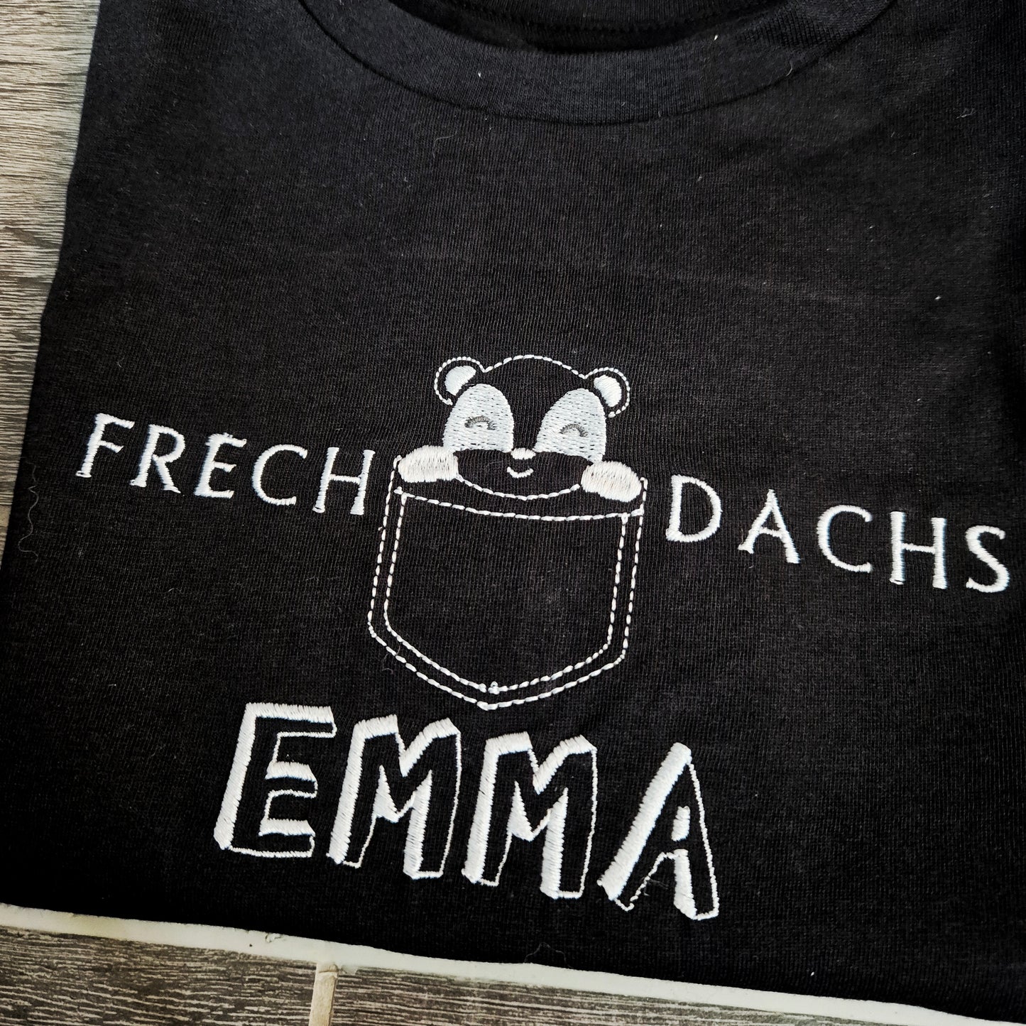 Kundenspezifisches gesticktes T-Shirt FRECHDACHS, personalisierbares Baby Shirt, Jungs - Mädchen, personalsierbares Geschenk