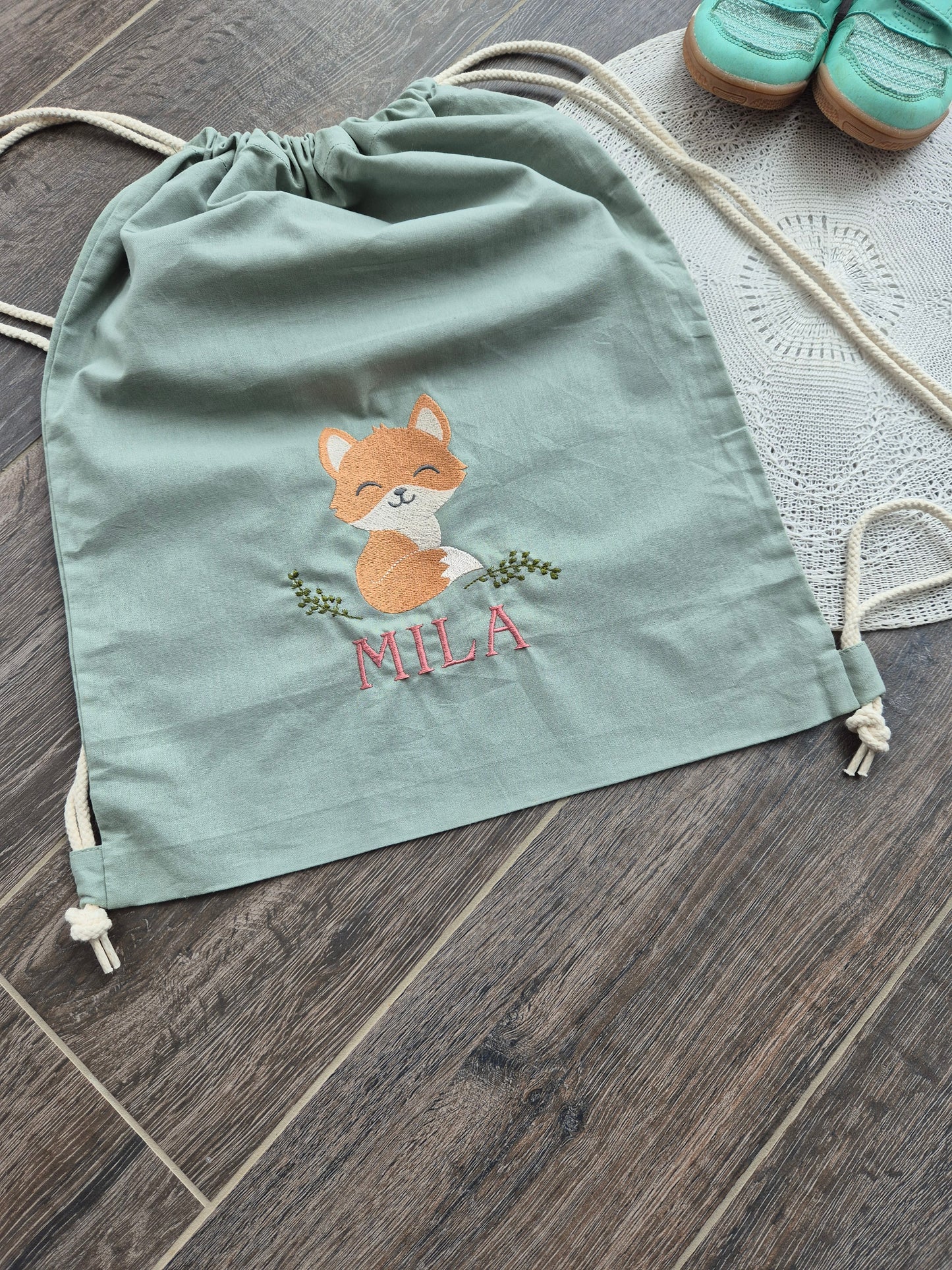 Bestickter, personalisierter Turnbeutel FUCHS, fairtrade in verschiedenen Farben