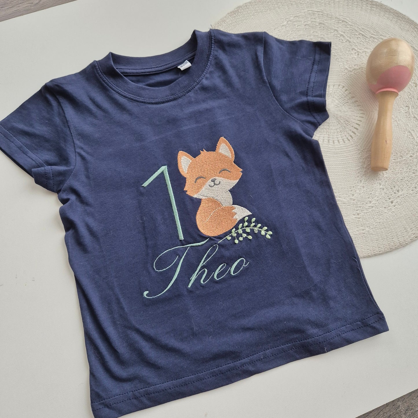 Geburtstagsshirt FUCHS bestickte Personalisierung mit Namen und Zahl, kurzarm